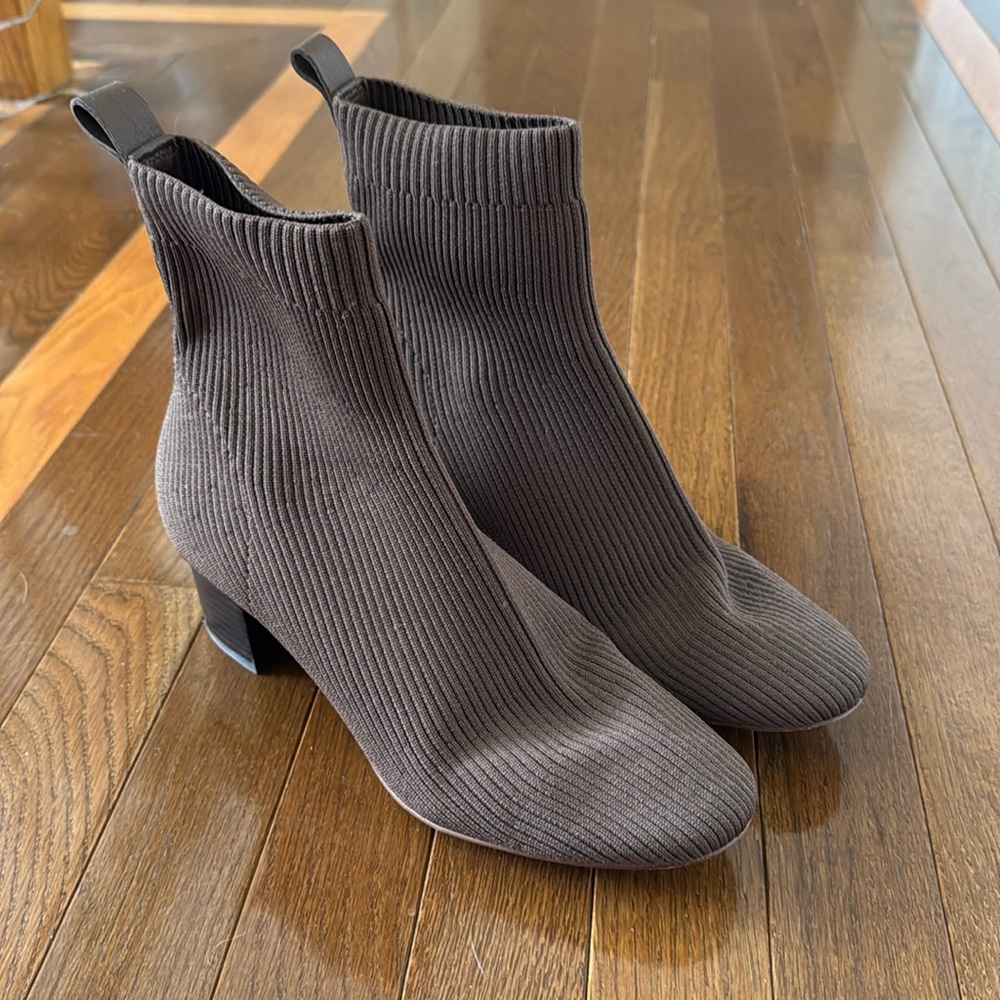 Everlane The Glove Sock Comfortable  Boot-Brown Size 9